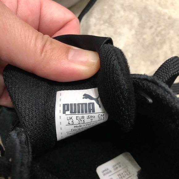 Gently used puma sneakers - Picture 2 of 5